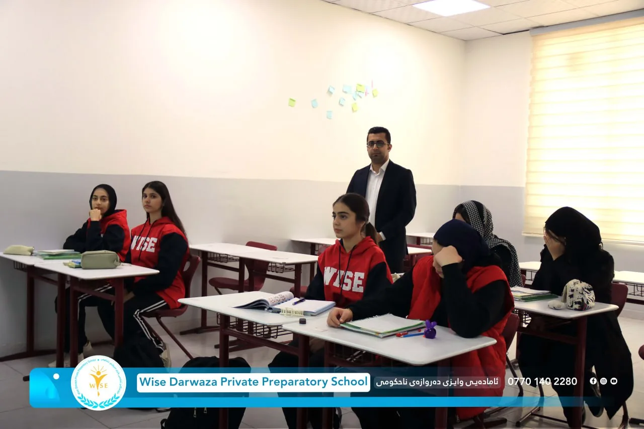 طلاب الإعدادية في الصف